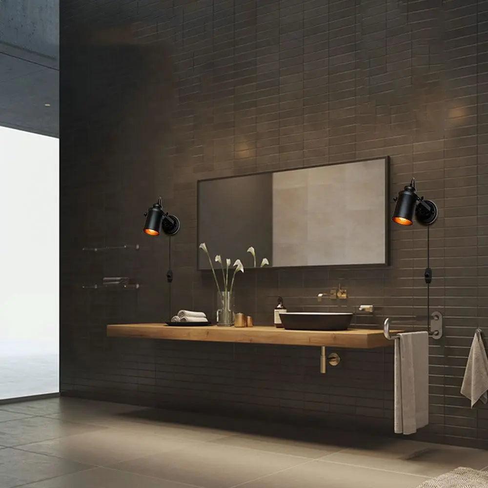 Aleah - Industrielle Steckdosen-Wandleuchte